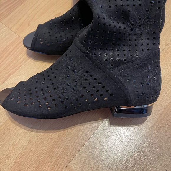 Brand new boots, newer worn suede knee high, open toe. - Picture 4 of 11